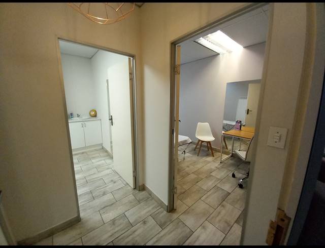 330M² OFFICE TO LET IN BRYANSTON